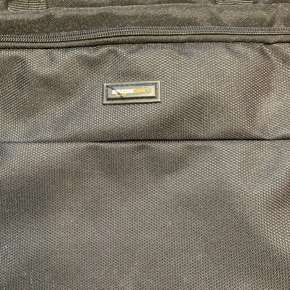 Amazon basics laptop bag - Picture 3 of 9